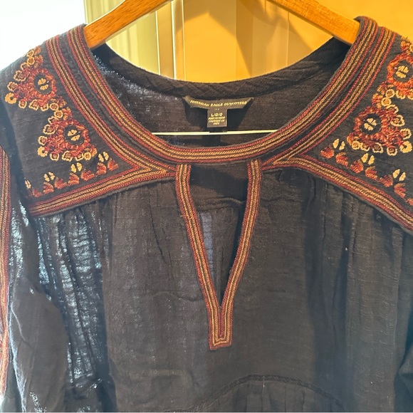 NWOT AEO Cutout Shoulder Embroidered Pendulum Tunic - Picture 3 of 6